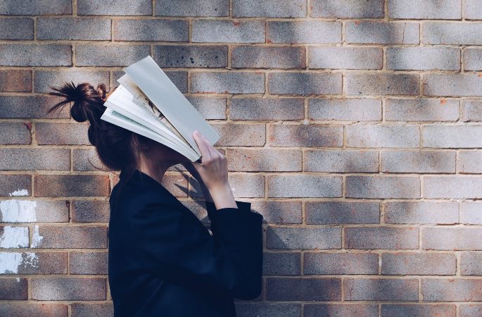 Femme et livre